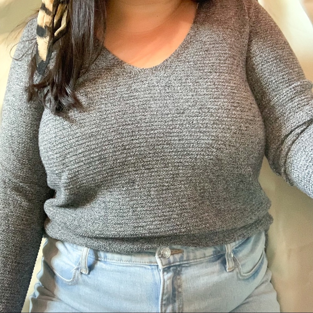 Old Navy Knit Gray V-Neck Sweater